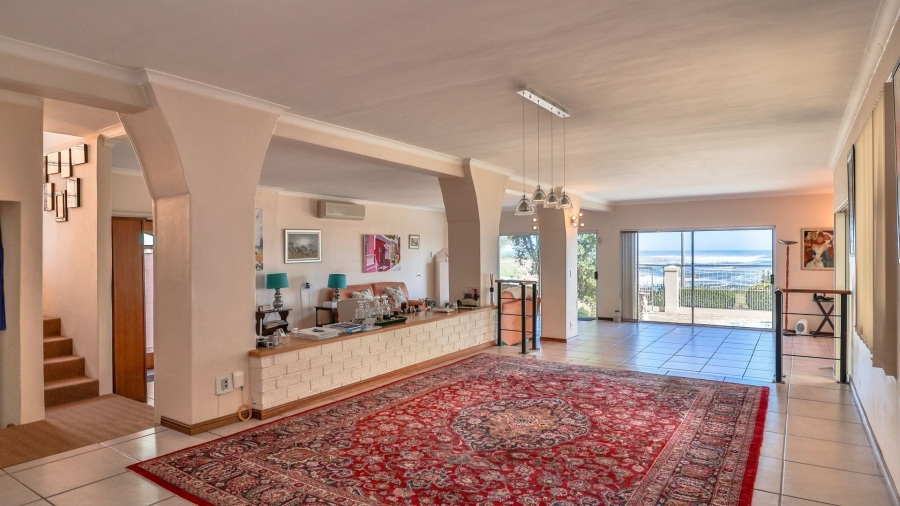 5 Bedroom Property for Sale in Sandbaai Western Cape